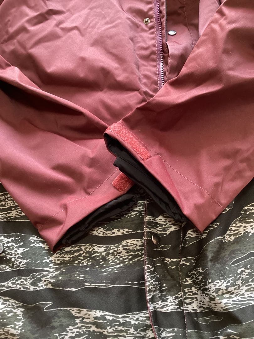 新品　xnixフェニックス　赤茶色Ｘ黒迷彩　メンズＭ　スノボウェアスキーウェア