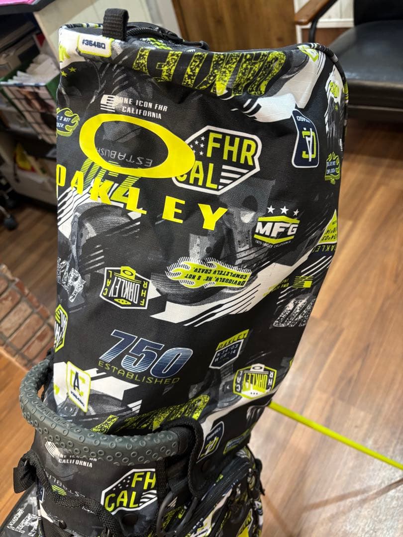 Oakley ゴルフバッグ・キャディバッグ 黒/黄　ヘッドカバーセット