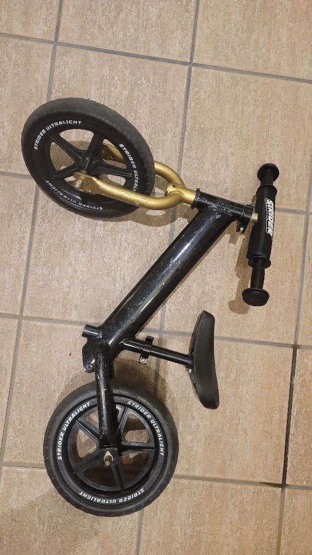 ストライダ　プロ　strider pro ランバイク 黒色　ブラック