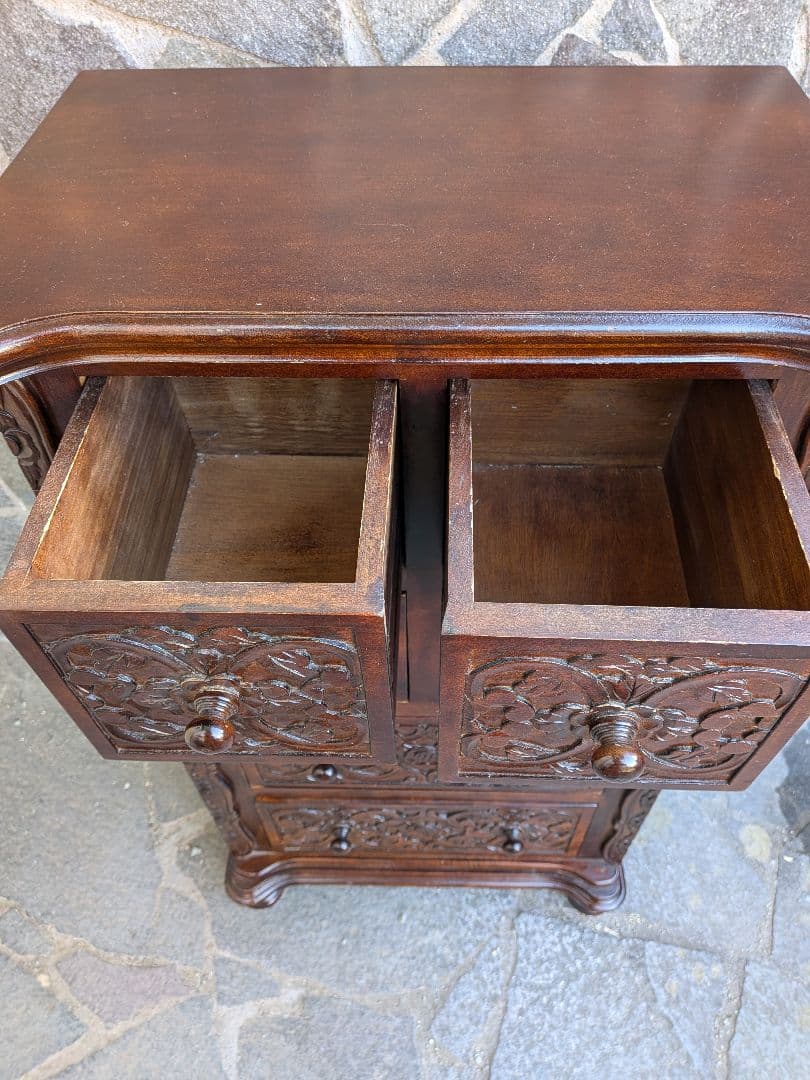 古い木製彫刻入りチェスト 6引き出し