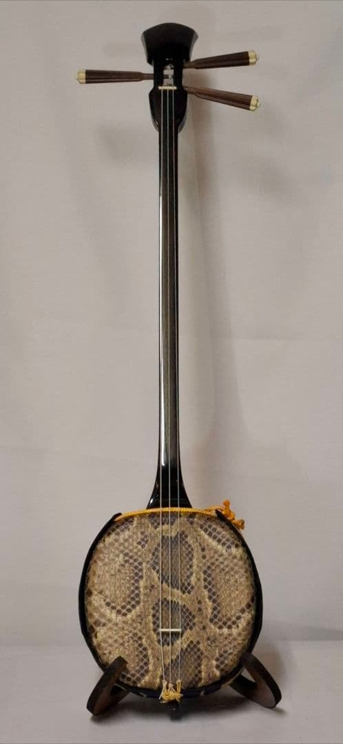 三線　サンシン本体　本皮　 金色装飾付き