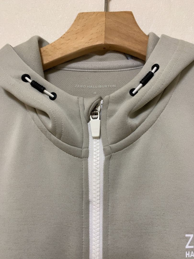ゼロハリバートン　滑らかパーカー　サイズ