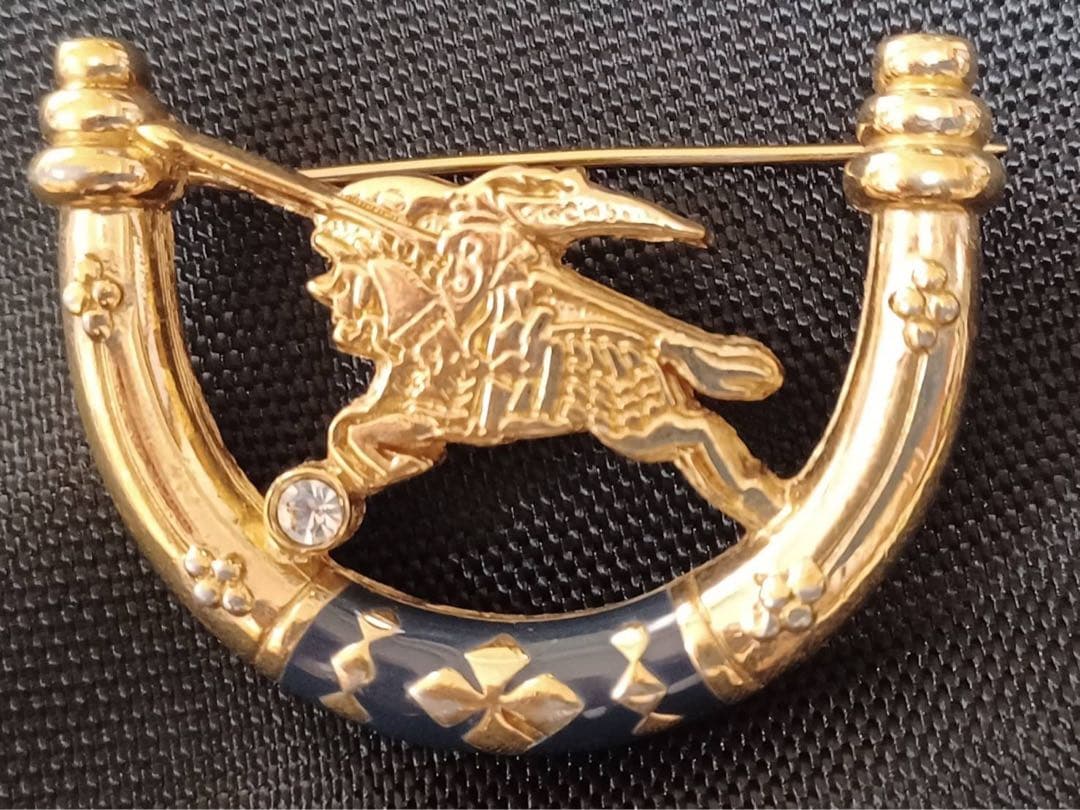 【ロビスタさん専用】バーバリーブローチ ゴールド