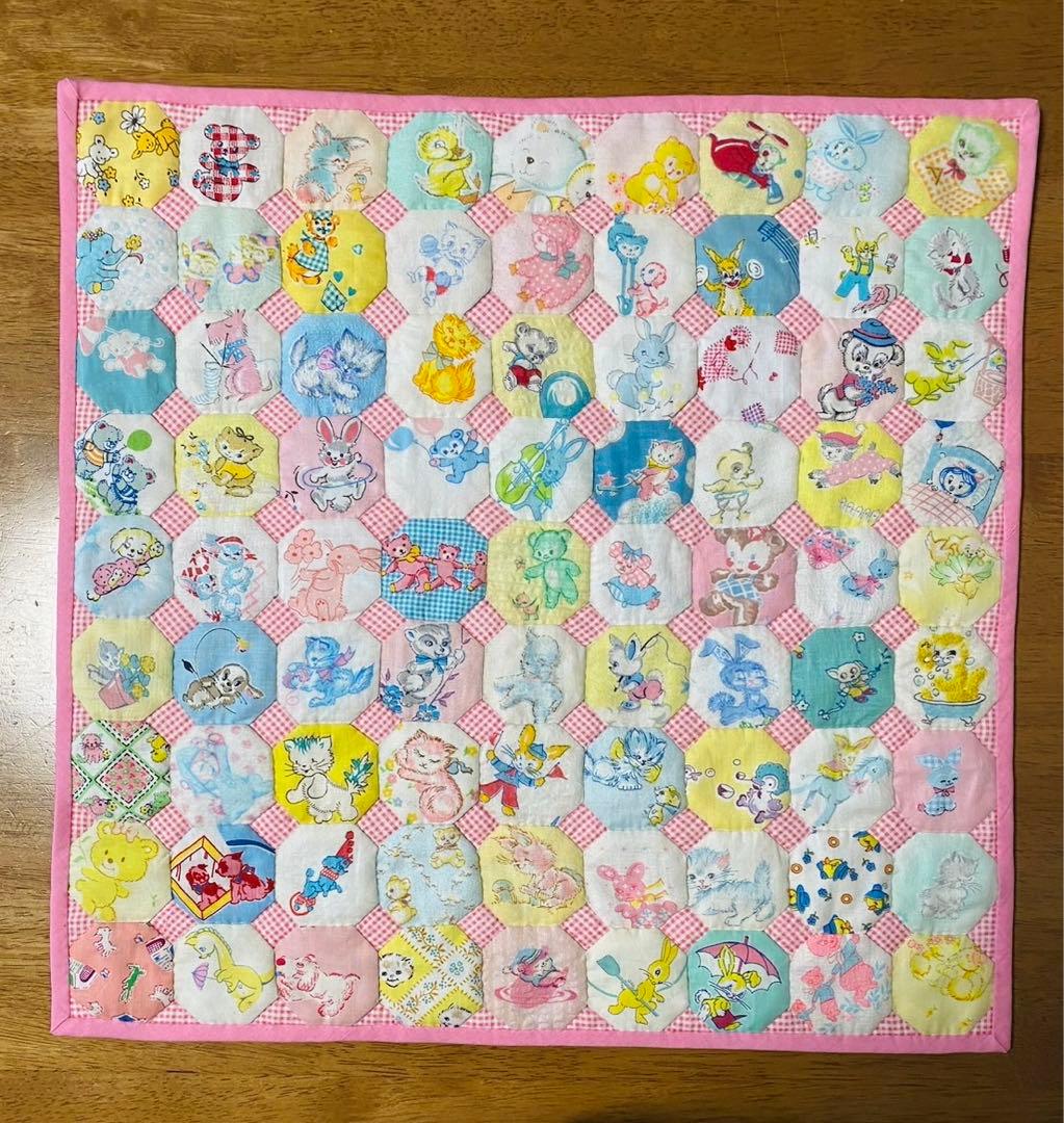 パッチワークキルト　ビンテージアニマルのオクタゴンのキルト