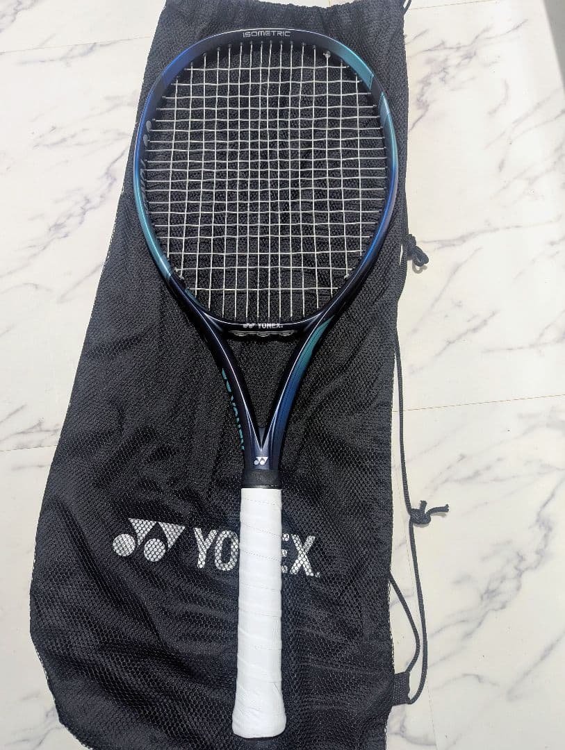 YONEX EZONE 100 テニスラケット　300g