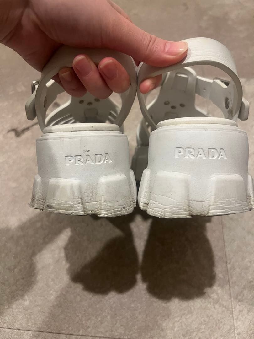 PRADA ホワイト モノリスラバーサンダル
