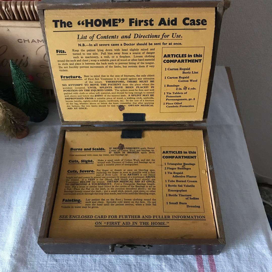 イギリスアンティーク　ファーストエイドケース　Boots 救急箱　ボックス