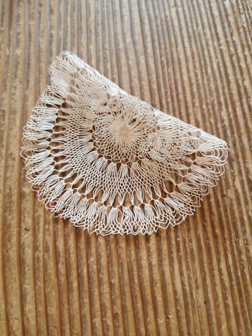 アンティーク 百合 ベルフラワー チューリップ 線状の花アルメニアレースドイリー