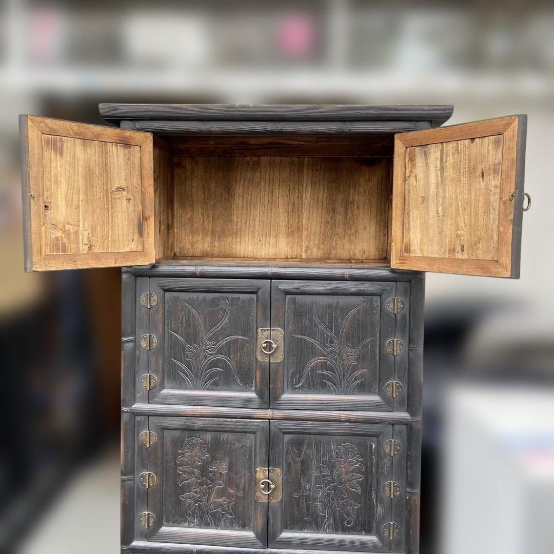 レトロ　古家具　彫刻入り　木製キャビネット　アンティーク　戸棚