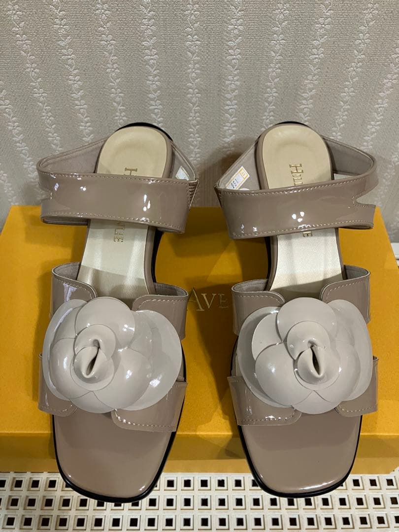 ほぼ新品　ヒルズアベニューミュールサンダルカメリア　ベージュ22.0cm