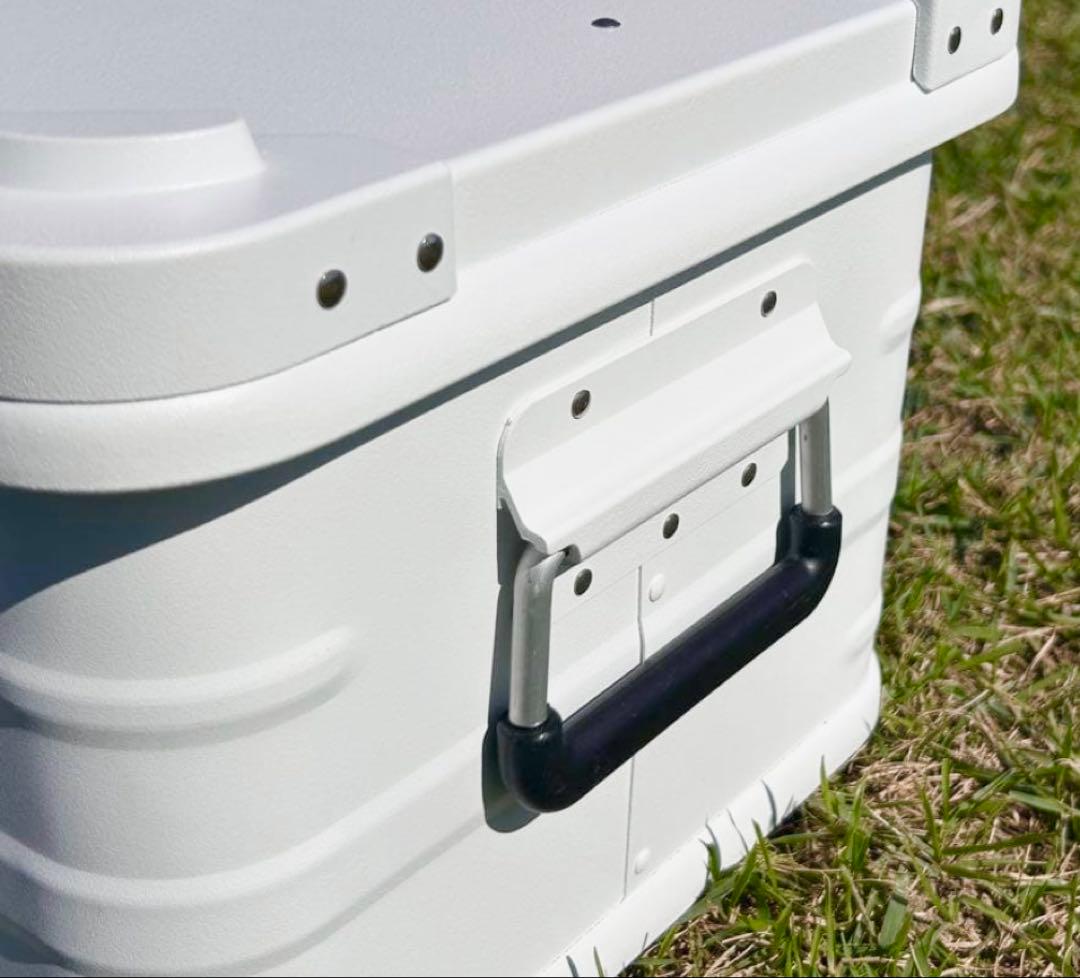 マットホワイト　スタッキング コンテナボックス　30l アウトドア　限定1点