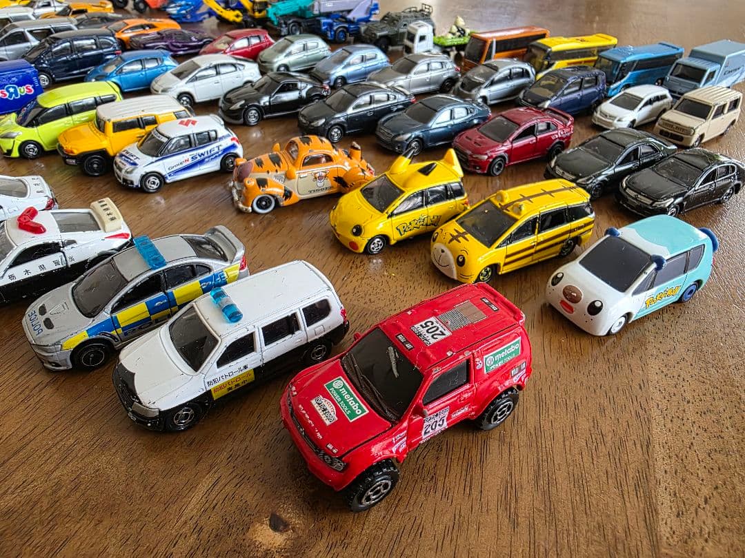 トミカまとめ売り　75台＋パーキングケース2ケース