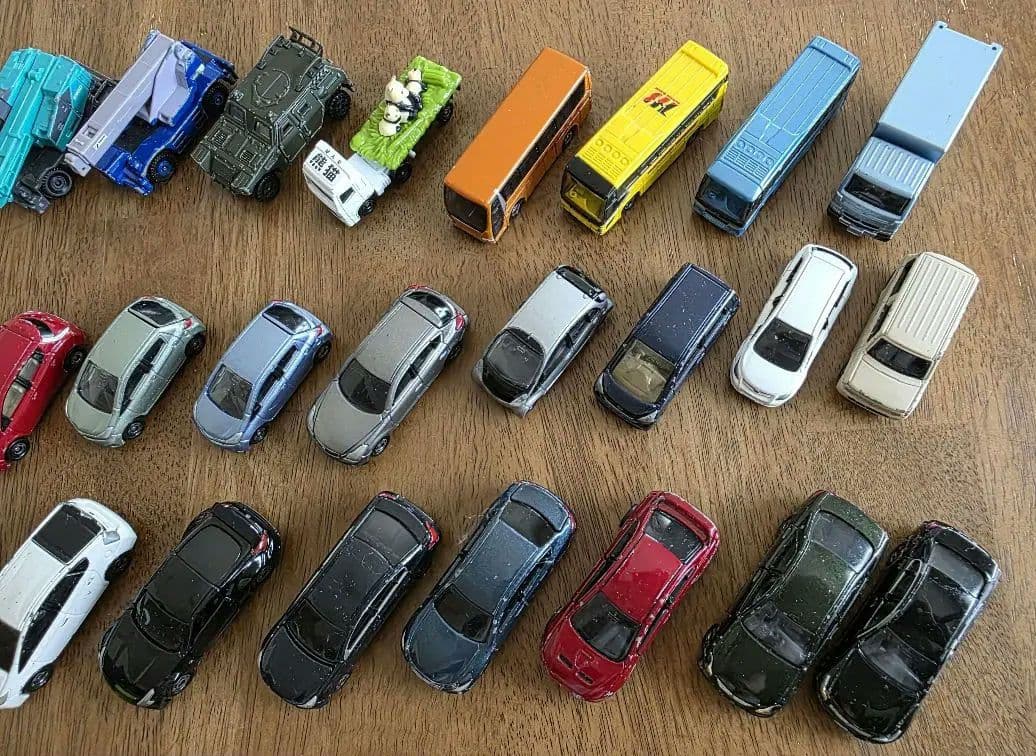 トミカまとめ売り　75台＋パーキングケース2ケース