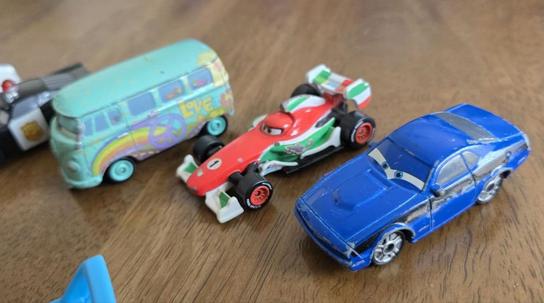 トミカまとめ売り　75台＋パーキングケース2ケース