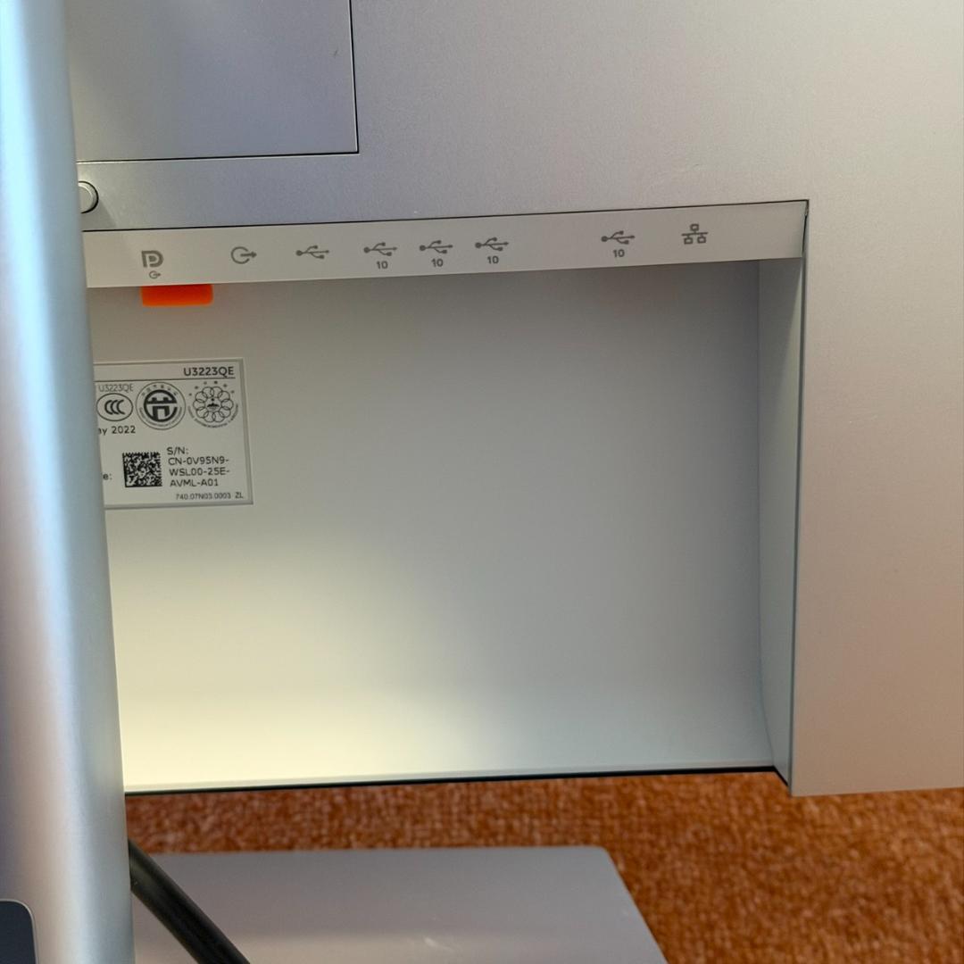 DELL U3223QE 31.5インチ4K モニター