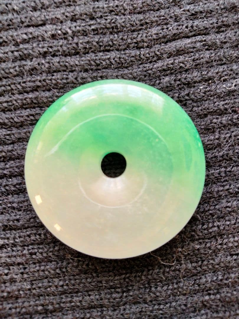 中国骨董貴重希少 【大きめ古玉翠吊墜】日本における古いものです