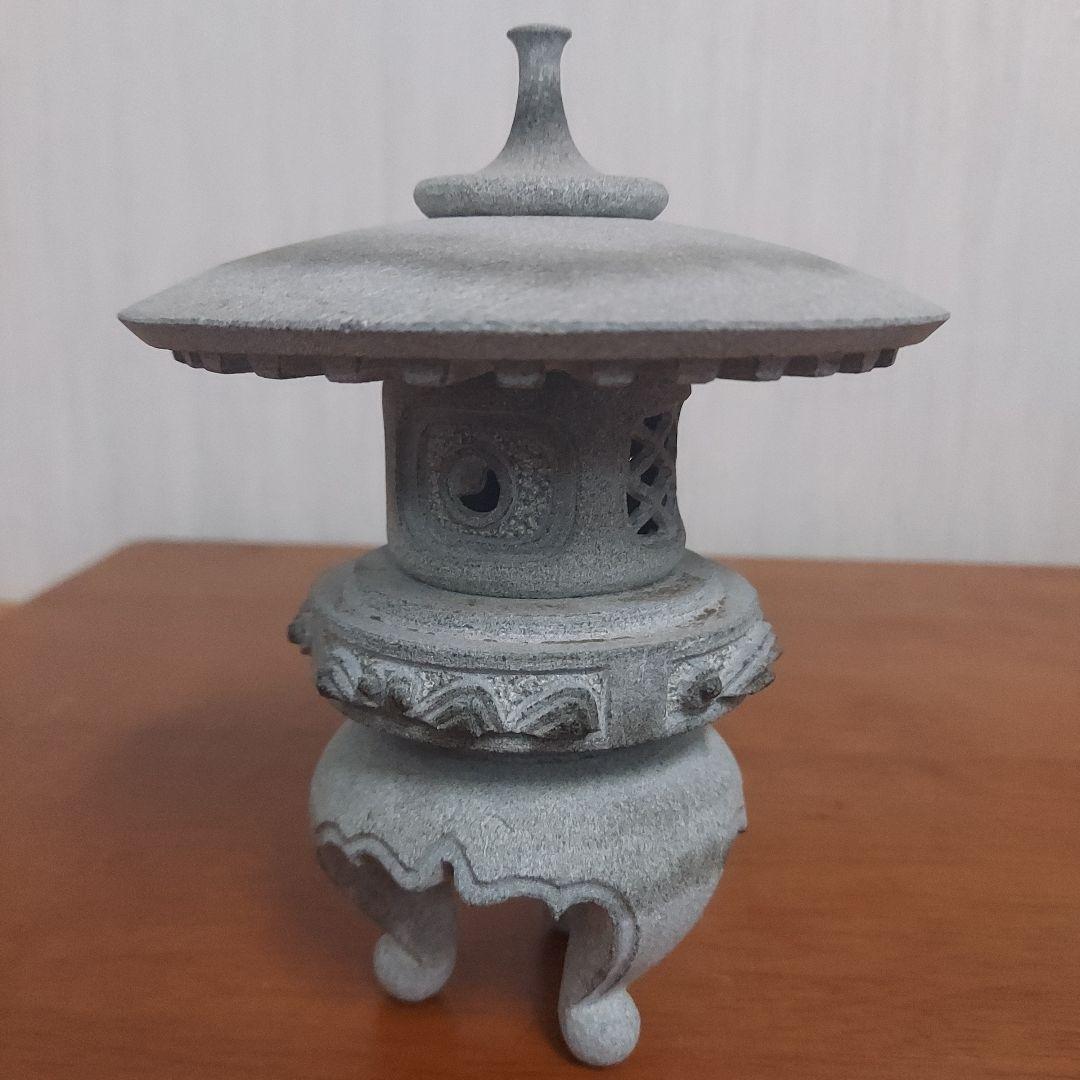 伝統的な灰色の日本燈籠 約15cm