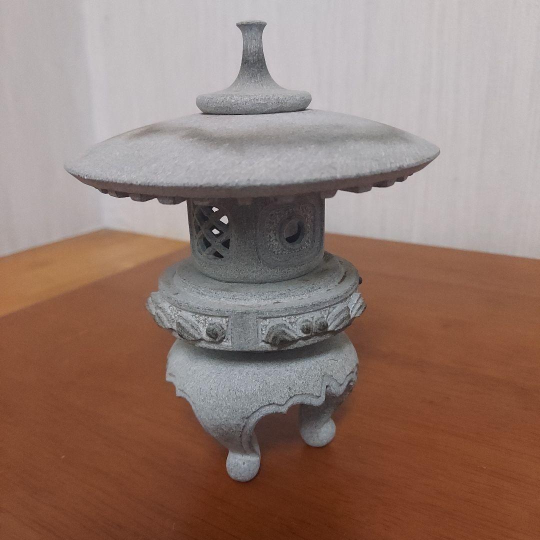 伝統的な灰色の日本燈籠 約15cm