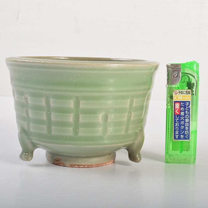 中国　龍泉窯青磁　刻線文三足香炉　C　R6715E