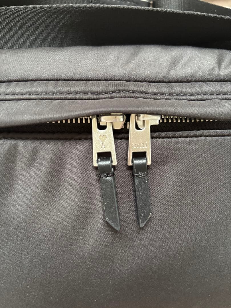 【美品】ami parisメッセンジャーバッグ