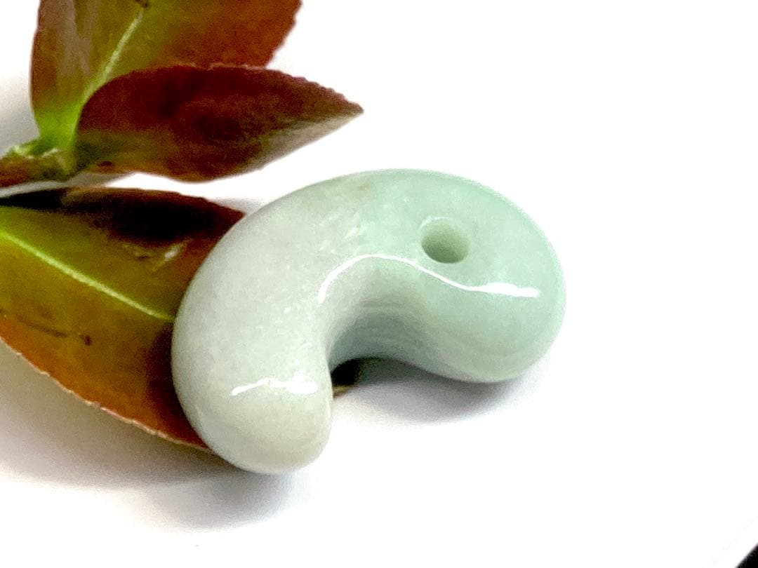 ✳幸運導く**糸魚川翡翠 勾玉　吉祥開運　本物の守護石をお身近に　鑑別書取得品‼️