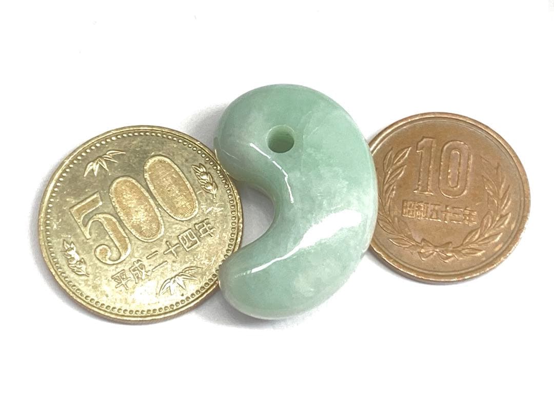 ✳幸運導く**糸魚川翡翠 勾玉　吉祥開運　本物の守護石をお身近に　鑑別書取得品‼️