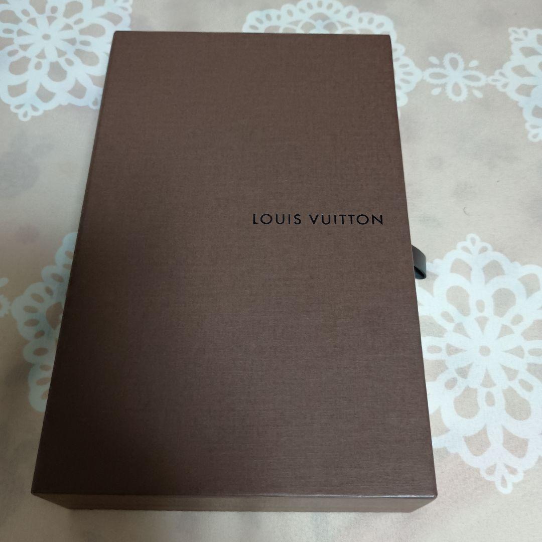 ルイヴィトン　モノグラムハンカチスカーフ　シルク100%LOUISVUITTON