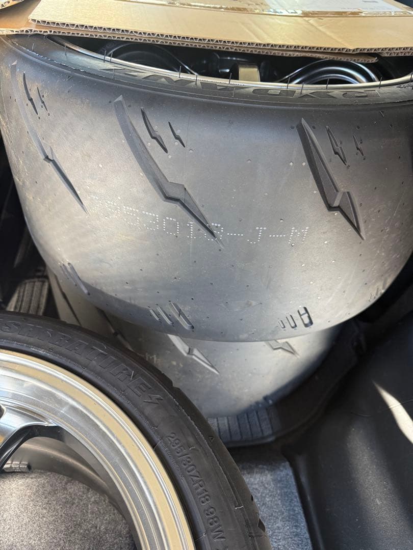 なお ADVAN RG-D2 10.5j 18インチ+35 PCD120