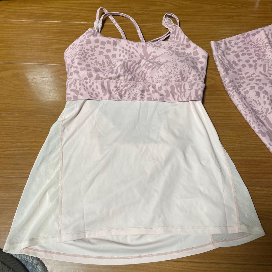 sukala 　Mサイズ　未使用　 ピンク系アニマルプリント ヨガウェア セット