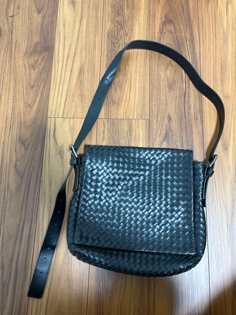 BOTTEGA VENETA ブラックショルダーバッグ