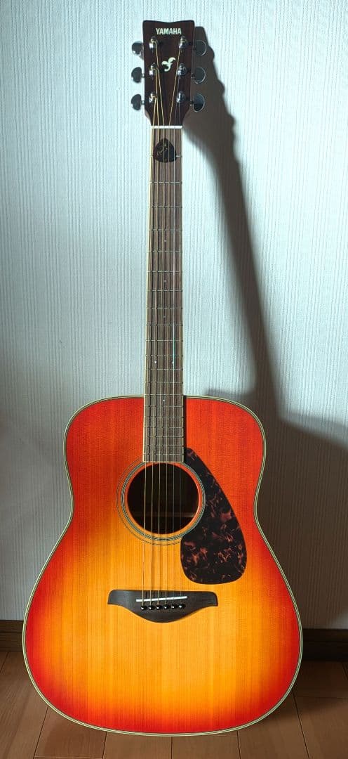YAMAHAアコースティックギター FG820　ハードケース＆カポタスト付き