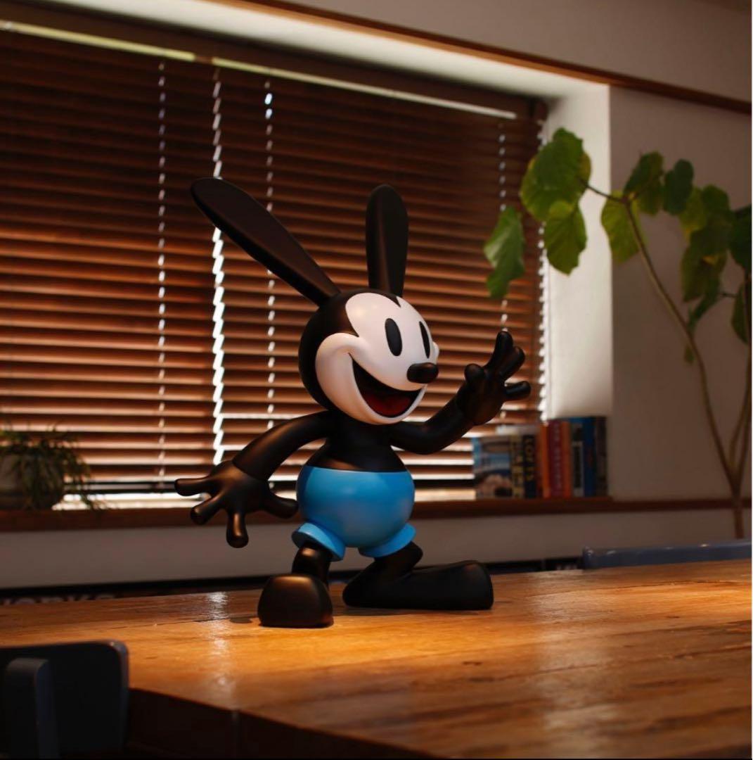 Disney100 周年　オズワルド　ビッグソフビフィギュア　海洋堂　ディズニー