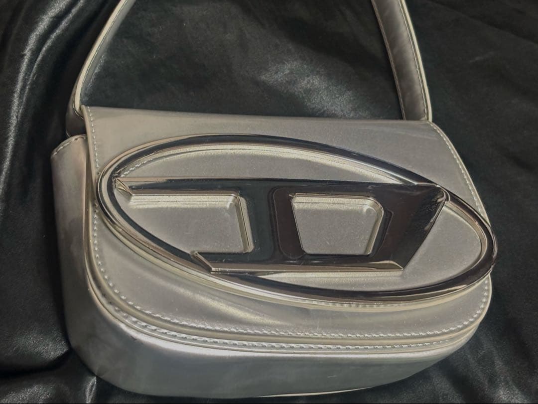 diesel レディース　カウレザーショルダーバッグ　箱付き可　値下げ可