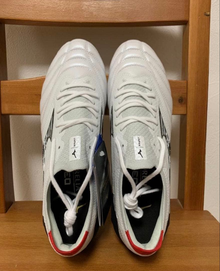 サッカースパイク　ミズノ　モレリアネオ4β