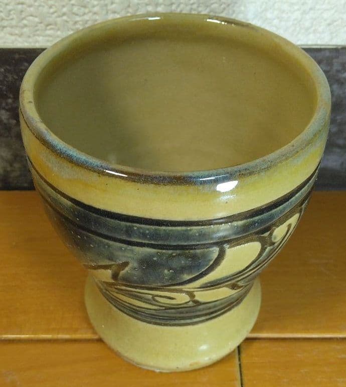 人間国宝 金城次郎 壷屋焼ゴブレット(草花文) 栞 共箱 美品 やちむん 壺屋焼