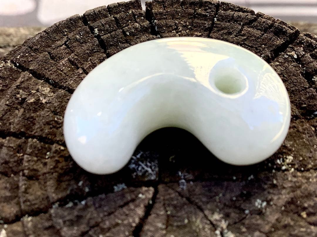 ⭕️最低12万円します糸魚川翡翠勾玉　お身近に天然石パワーを感じてください　鑑別付