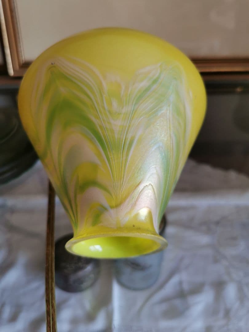 アンティーク 玉虫色イエロー&翠&乳白&桜 ファブリル系ガラス ランプスタンド