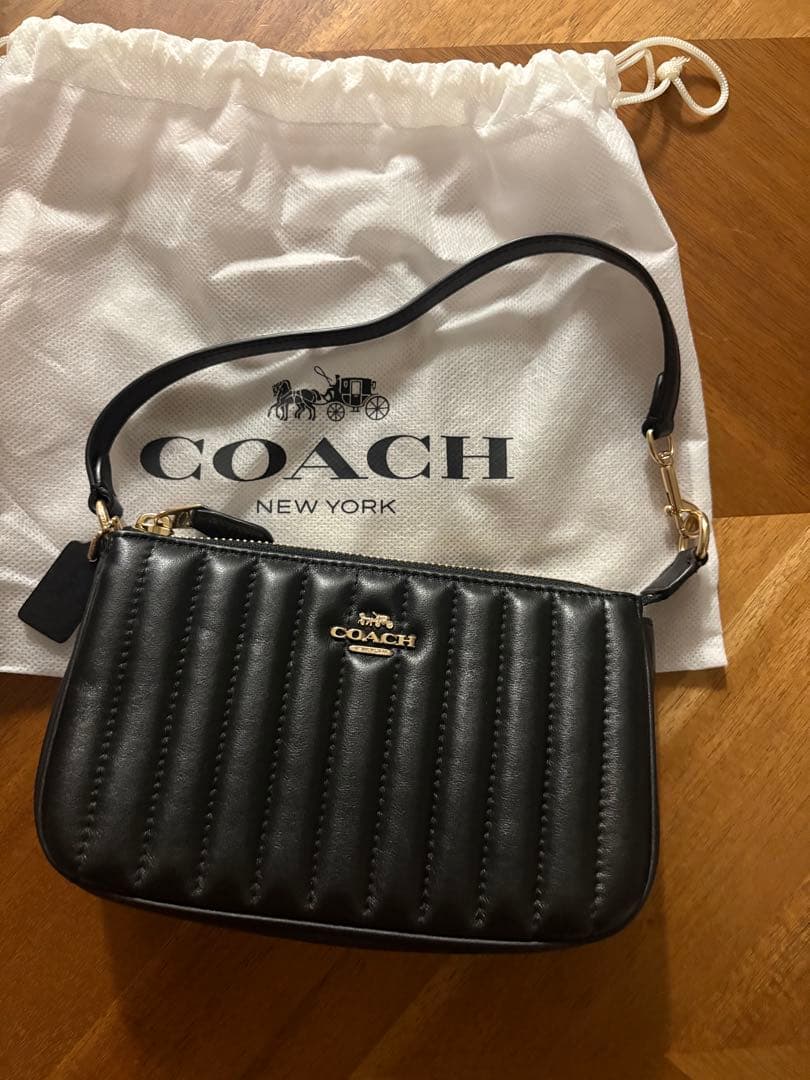 COACH ブラック キルティング ハンドバッグ