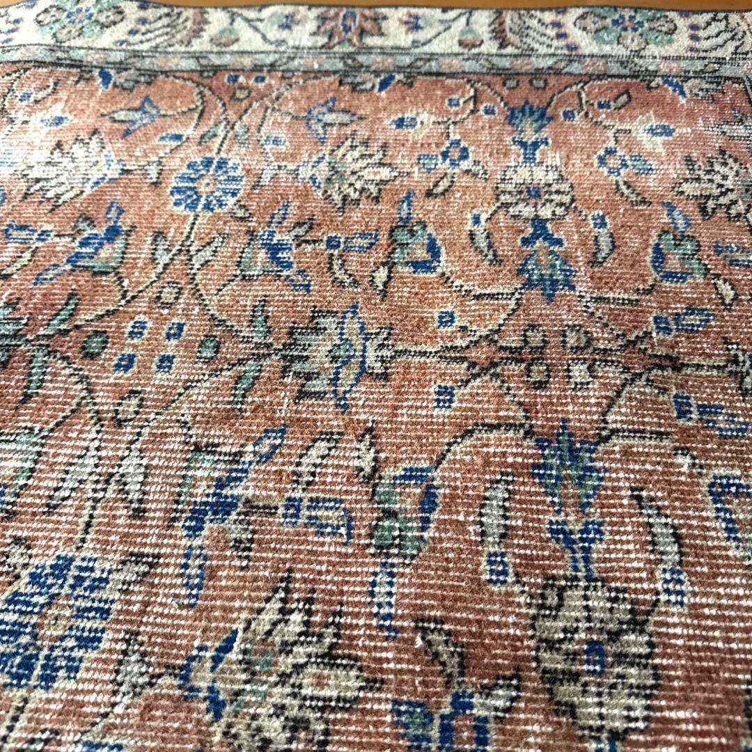 大判133×241ピンクベージュ　青い花　ボタニカル　トルコヴィンテージラグ