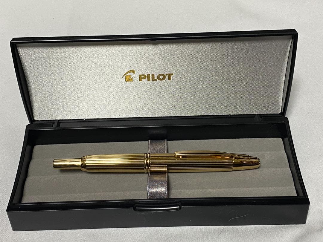PILOT キャップレス ストライプ ゴールド ペン先F