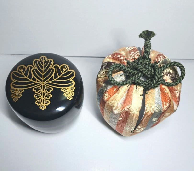 大棗　桐蒔絵　多田桂覚作　宝利休梅仕覆