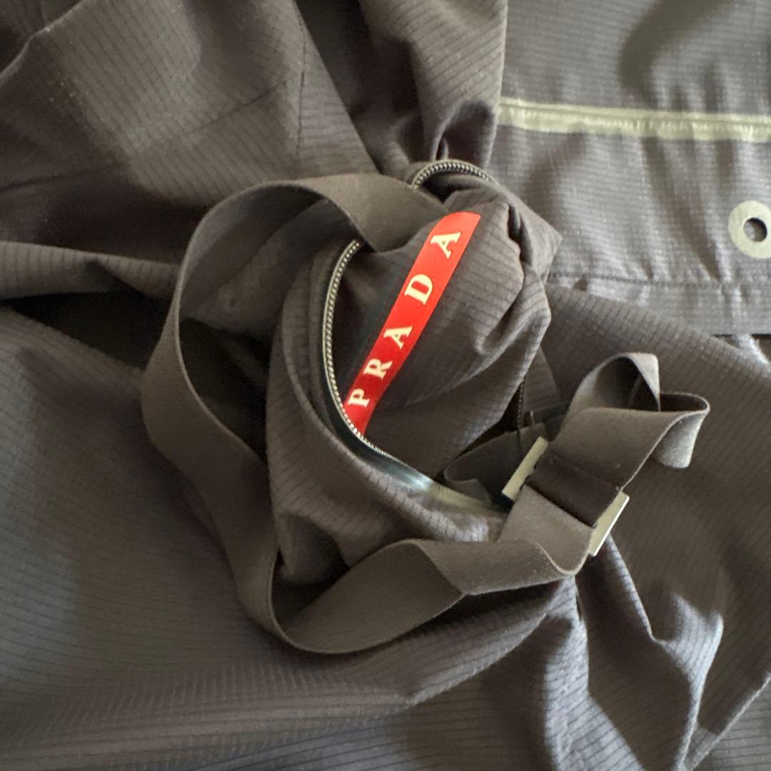 ぱくPRADA ライトバイストレッチジャケット　ナイロンジャケット