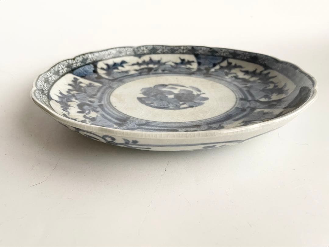 骨董　アンティーク　古伊万里　染付窓絵　花文様　輪花縁　七寸皿　渦福
