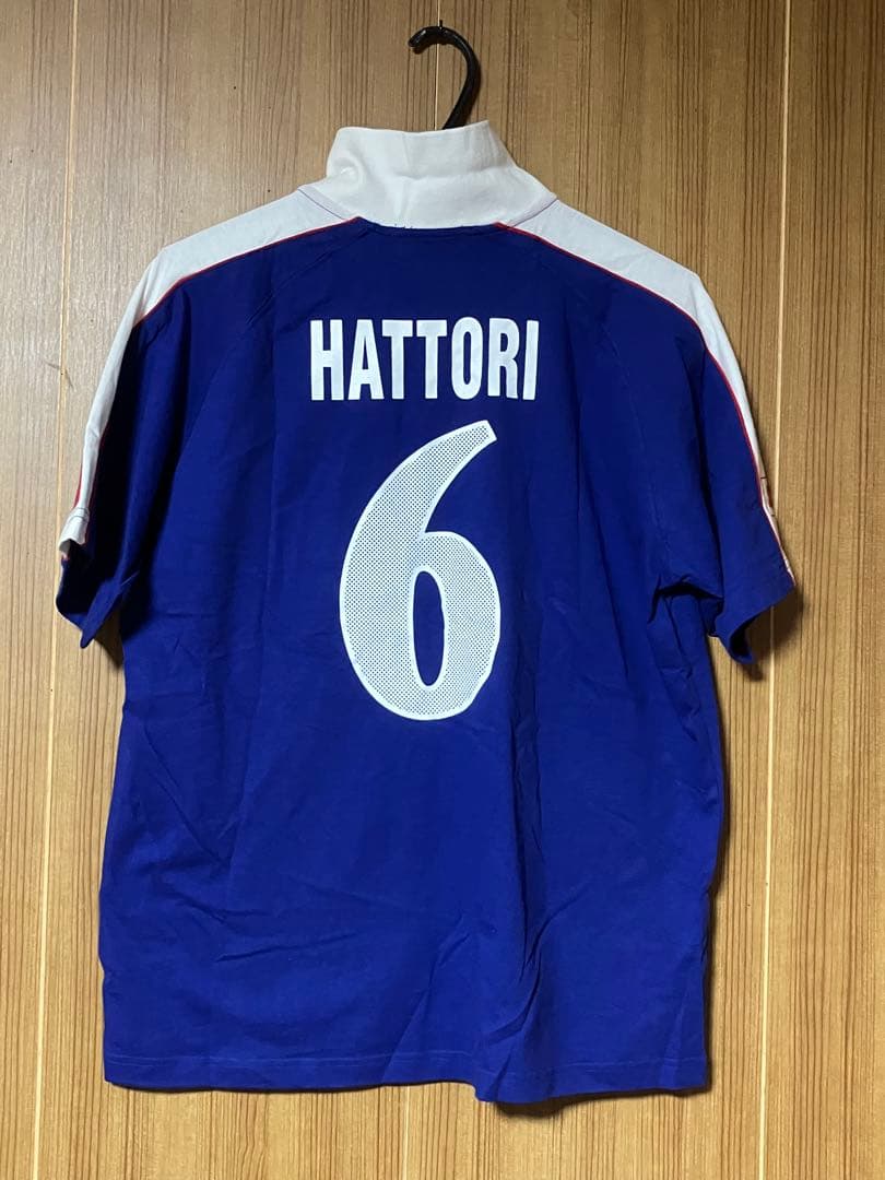 【超激レア美品】JFA日本代表6番　服部年宏　半袖　タグ付き　サイン入り