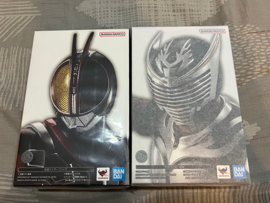 新品未開封　真骨彫　仮面ライダー龍騎　ファイズ　555 フィギュアーツ