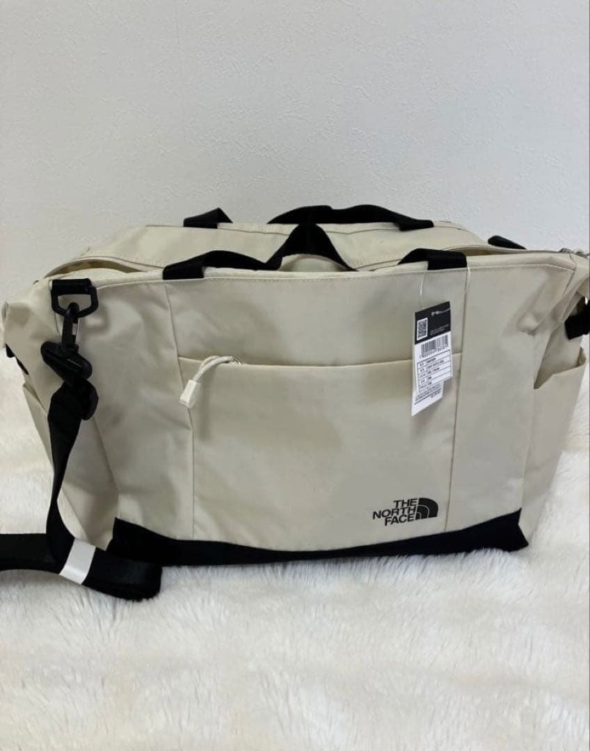 the North face 軽量ボストンバッグ トラベルバッグ ダッフルバッグ