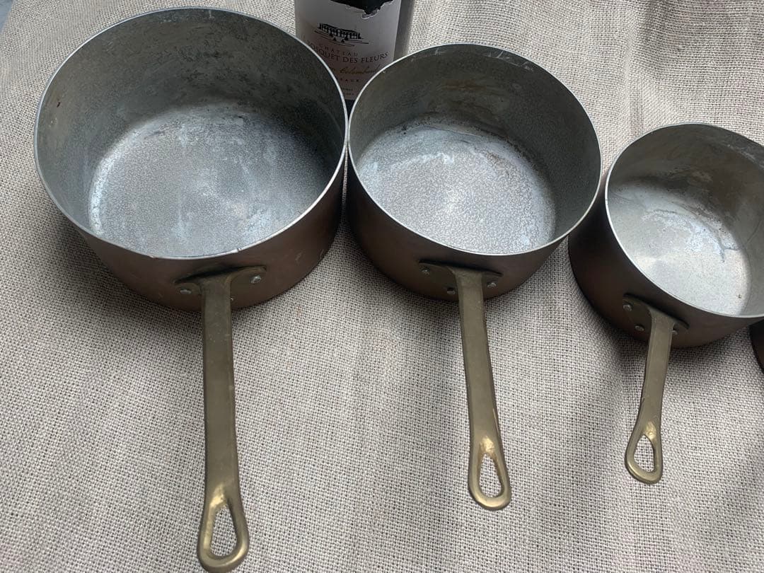 フランス アンティーク 壁掛け装飾に 軽い銅鍋５個セットコッパー 片手鍋 真鍮