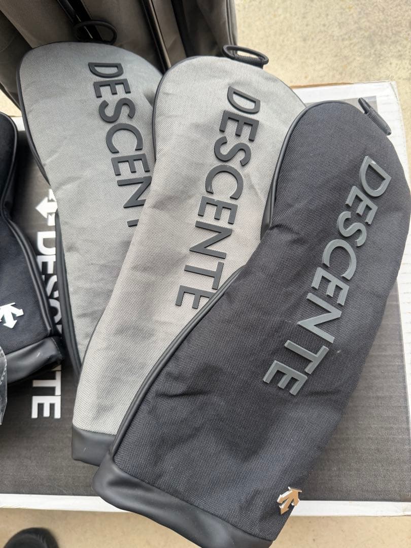 デサントゴルフ　スタンドキャディバッグ　ヘッドカバーセット