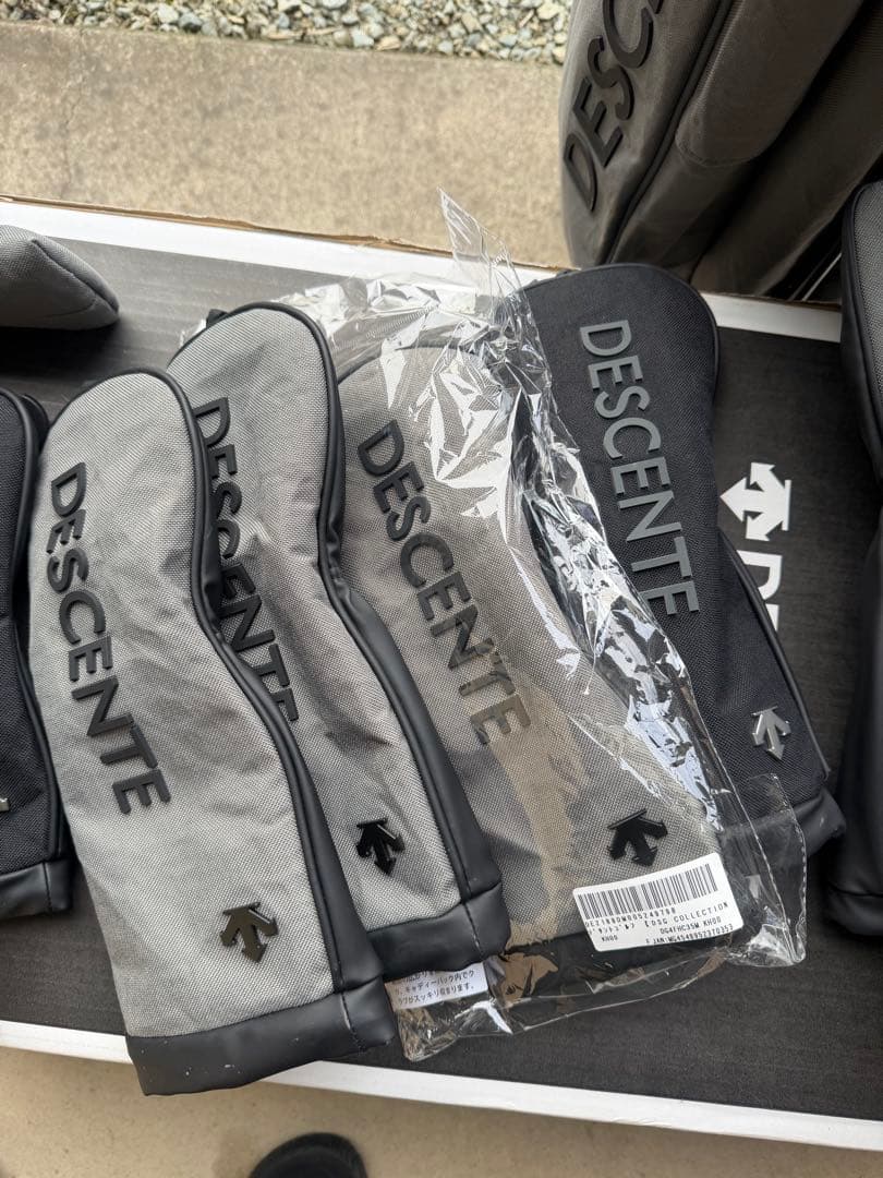 デサントゴルフ　スタンドキャディバッグ　ヘッドカバーセット