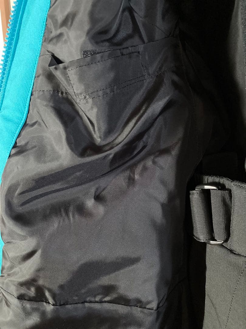 DESCENTE スキー・スノーボード用ジャケットとパンツセット